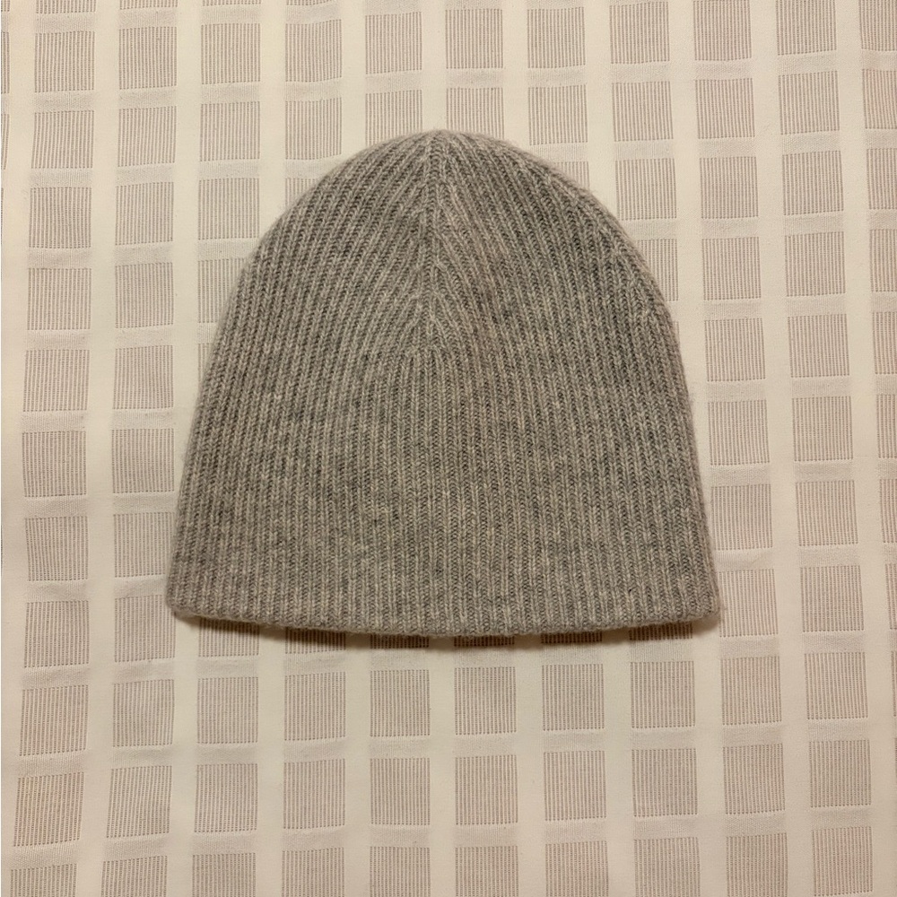 Babaton 100% Cashmere Light Gray Knit Toque